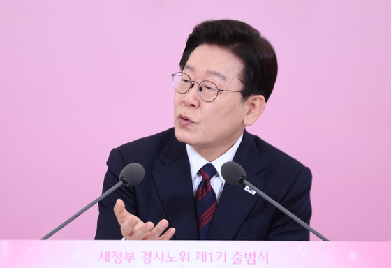 李대통령 "노동자가 기업 원하는 고용유연성 수용할 상황 만들어야"