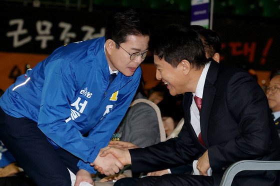 환경공무관 한마음축제서 만난 오세훈·정원오
