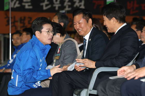 환경공무관 한마음축제서 만난 오세훈·정원오