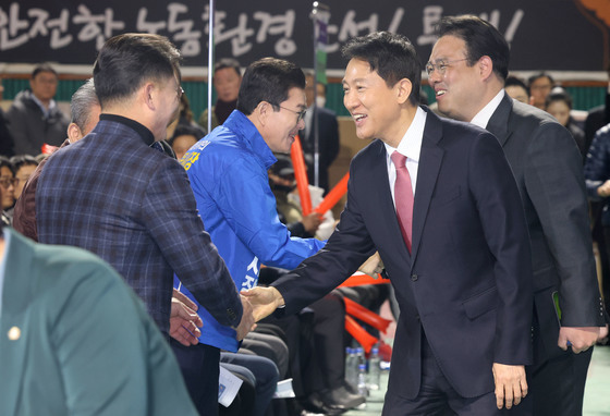 환경공무관 한마음축제 참석한 오세훈-정원오