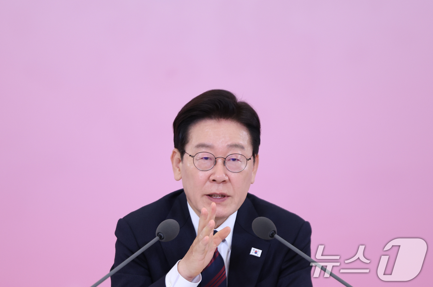 (서울=뉴스1) 허경 기자 = 이재명 대통령이 19일 청와대에서 열린 경사노위 1기 출범 맞이 노동정책 토론회에서 발언하고 있다. 2026.3.19/뉴스1