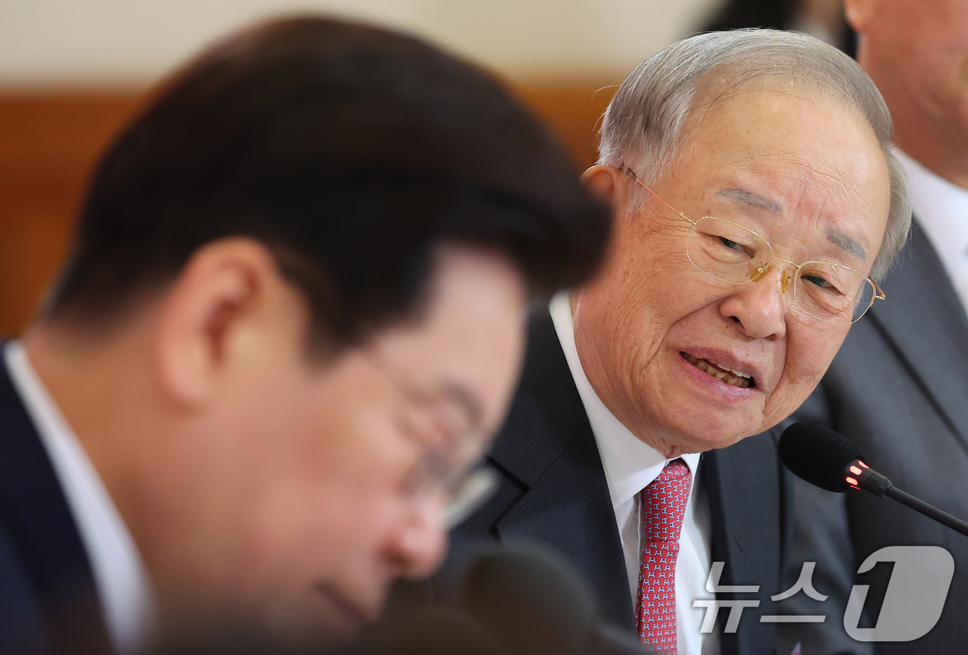 (서울=뉴스1) 허경 기자 = 손경식 한국경영자총협회 회장이 19일 청와대에서 열린 경사노위 1기 출범 맞이 노동정책 토론회에서 발언하고 있다. 2026.3.19/뉴스1