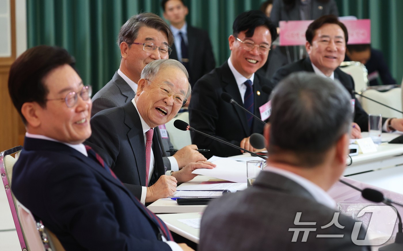 (서울=뉴스1) 허경 기자 = 손경식 한국경영자총협회 회장이 19일 청와대에서 열린 경사노위 1기 출범 맞이 노동정책 토론회에서 발언하고 있다. 2026.3.19/뉴스1