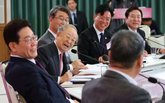 미소 짓는 손경식 회장