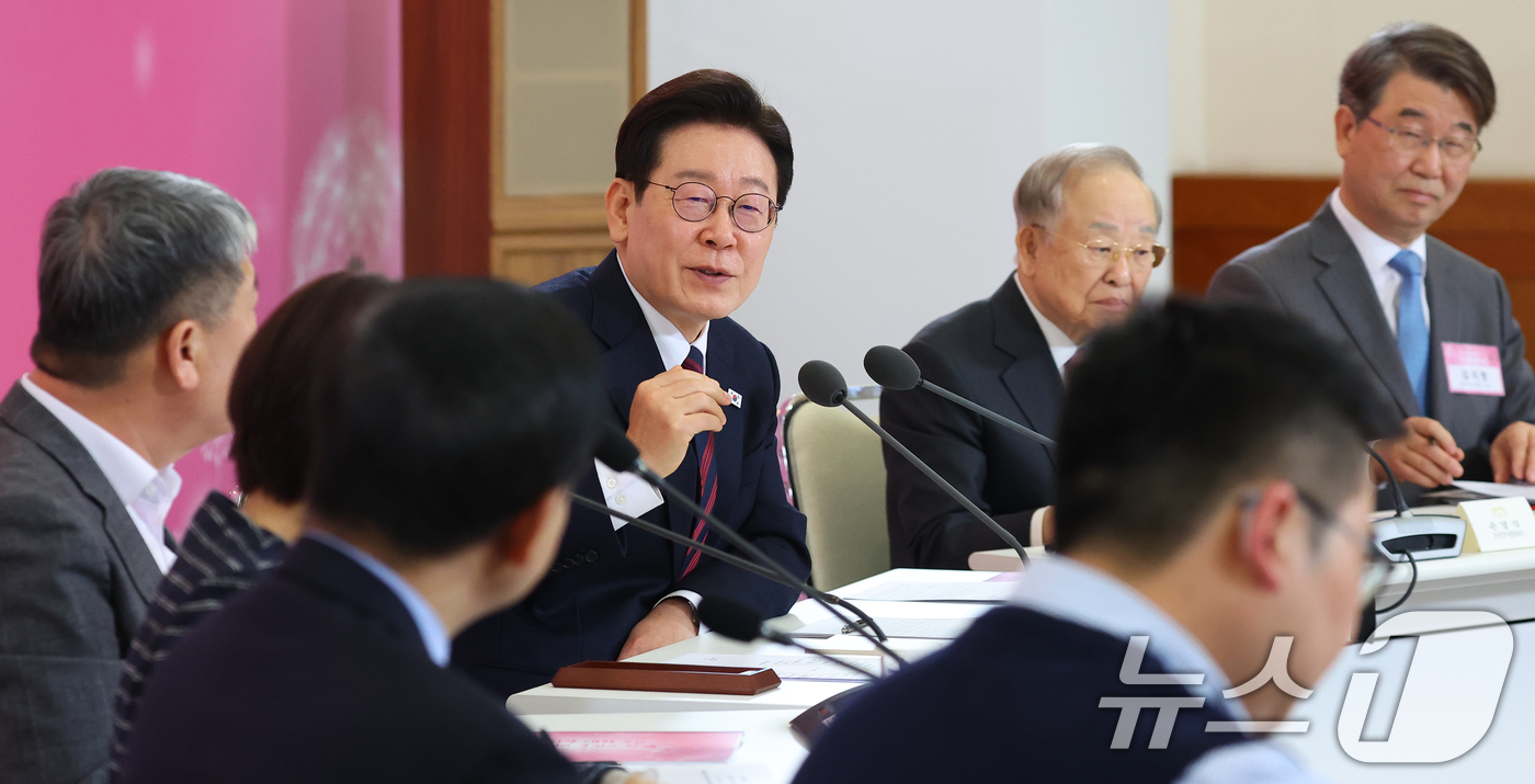 (서울=뉴스1) 허경 기자 = 이재명 대통령이 19일 청와대에서 열린 경사노위 1기 출범 맞이 노동정책 토론회에서 발언하고 있다. 2026.3.19/뉴스1