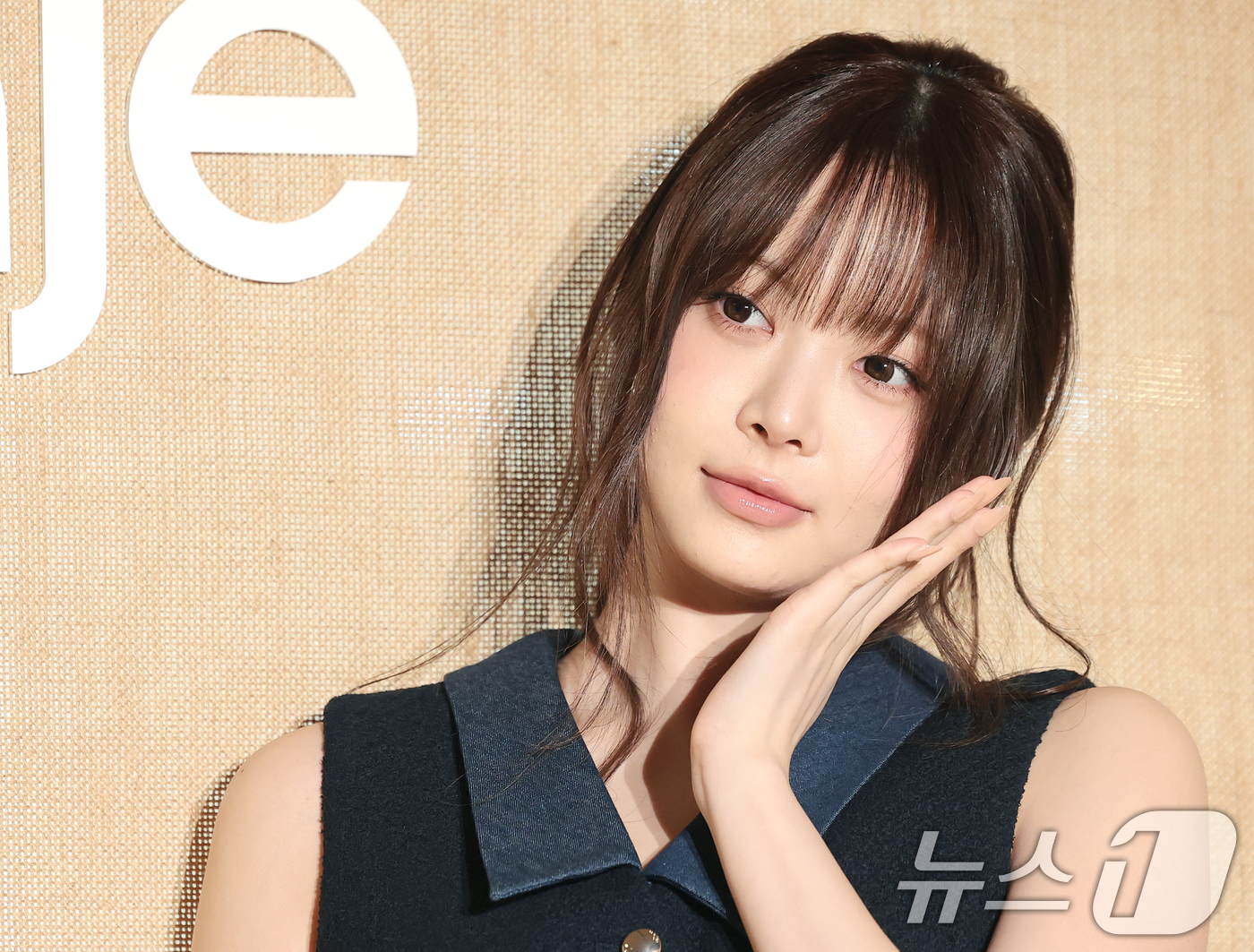 (서울=뉴스1) 권현진 기자 = 르세라핌 홍은채가 19일 서울 용산구 몬드리안 서울 이태원에서 열린 패션 브랜드 ‘마쥬 2026 봄·여름 컬렉션 프레젠테이션’에 참석해 포즈를 취하 …