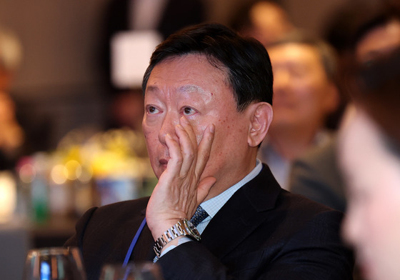 선수단의 땀과 열정에 눈시울 붉힌 신동빈 회장