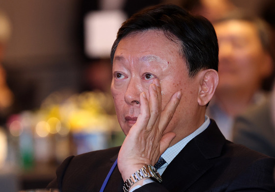 특별 영상에 북받친 감정…신동빈 회장 울컥