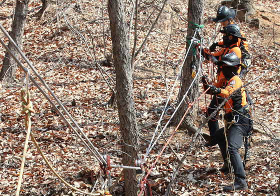 "산악사고 부상자를 신속히 구조하라"