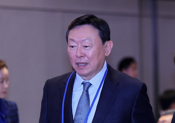 입장하는 신동빈 회장