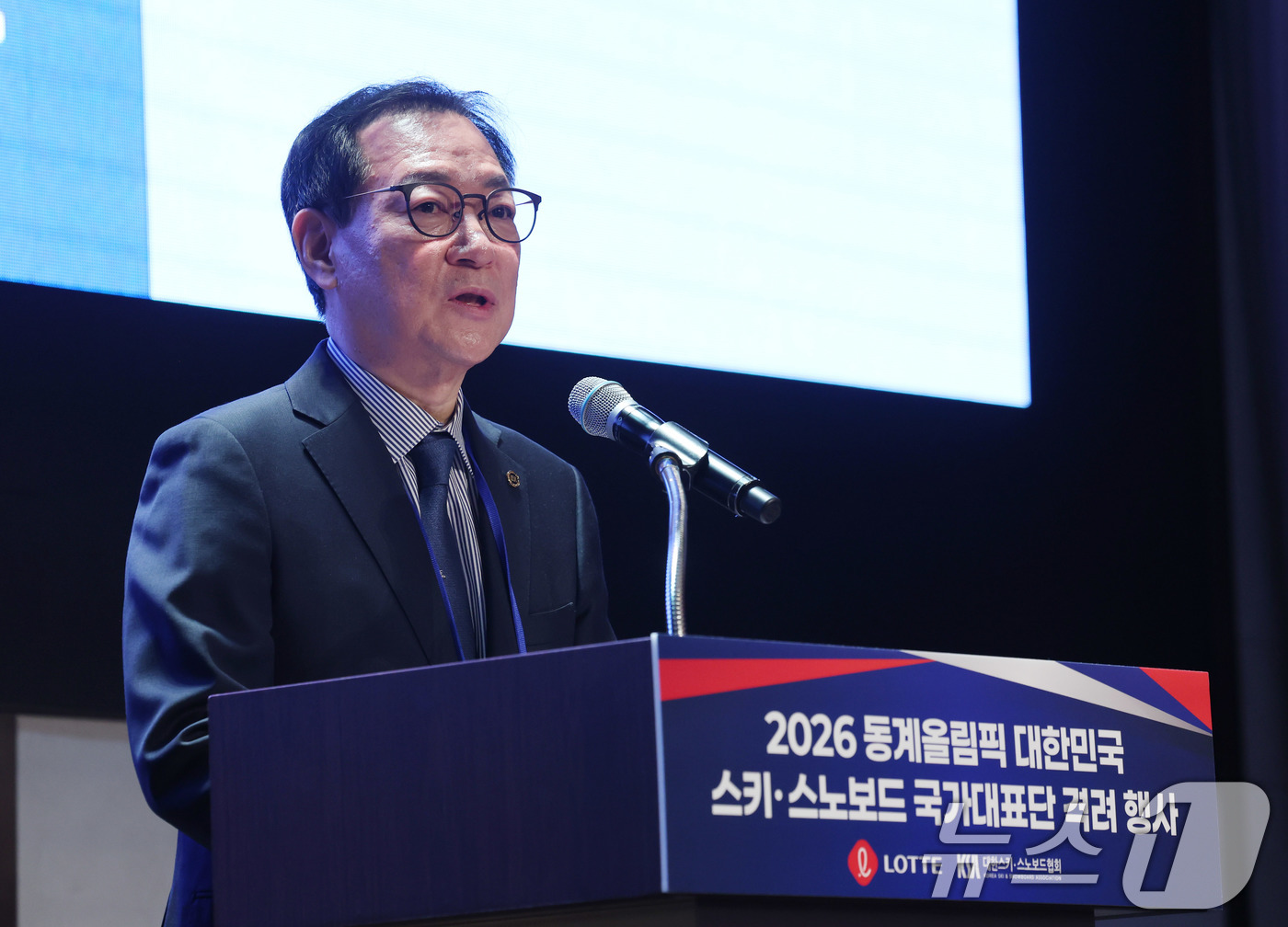 (서울=뉴스1) 박지혜 기자 = 최홍훈 대한스키스노보드협회장이 19일 서울 송파구 시그니엘 서울에서 열린 스키·스노보드 국가대표 격려행사에서 환영사를 하고 있다. 2026.3.19 …