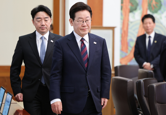 수석보좌관회의 참석하는 이재명 대통령