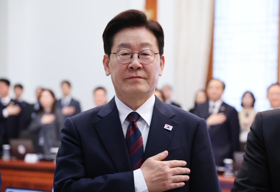 국민의례하는 이재명 대통령