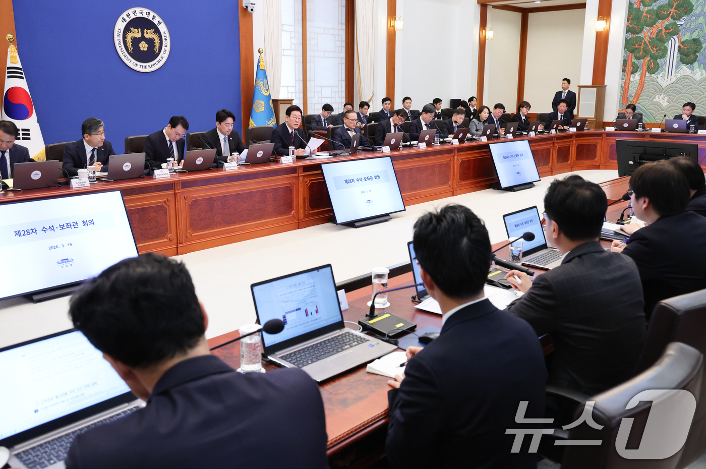 (서울=뉴스1) 이재명 기자 = 이재명 대통령이 19일 청와대에서 열린 수석보좌관회의에서 발언을 하고 있다. 2026.3.19/뉴스1