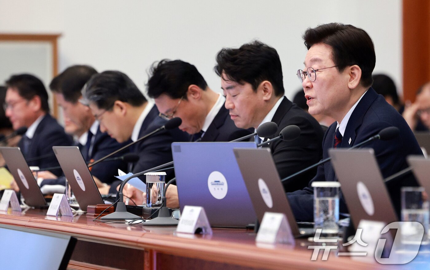 본문 이미지 - 이재명 대통령이 19일 청와대에서 열린 수석보좌관회의에서 발언을 하고 있다. 2026.3.19 ⓒ 뉴스1 이재명 기자