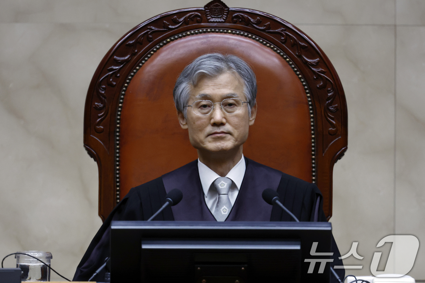 (서울=뉴스1) 박정호 기자 = 조희대 대법원장이 19일 오후 서울 서초구 대법원 대법정에서 열린 모해위증 관련 전원합의체 선고를 위해 착석해 있다.  2026.3.19/뉴스1