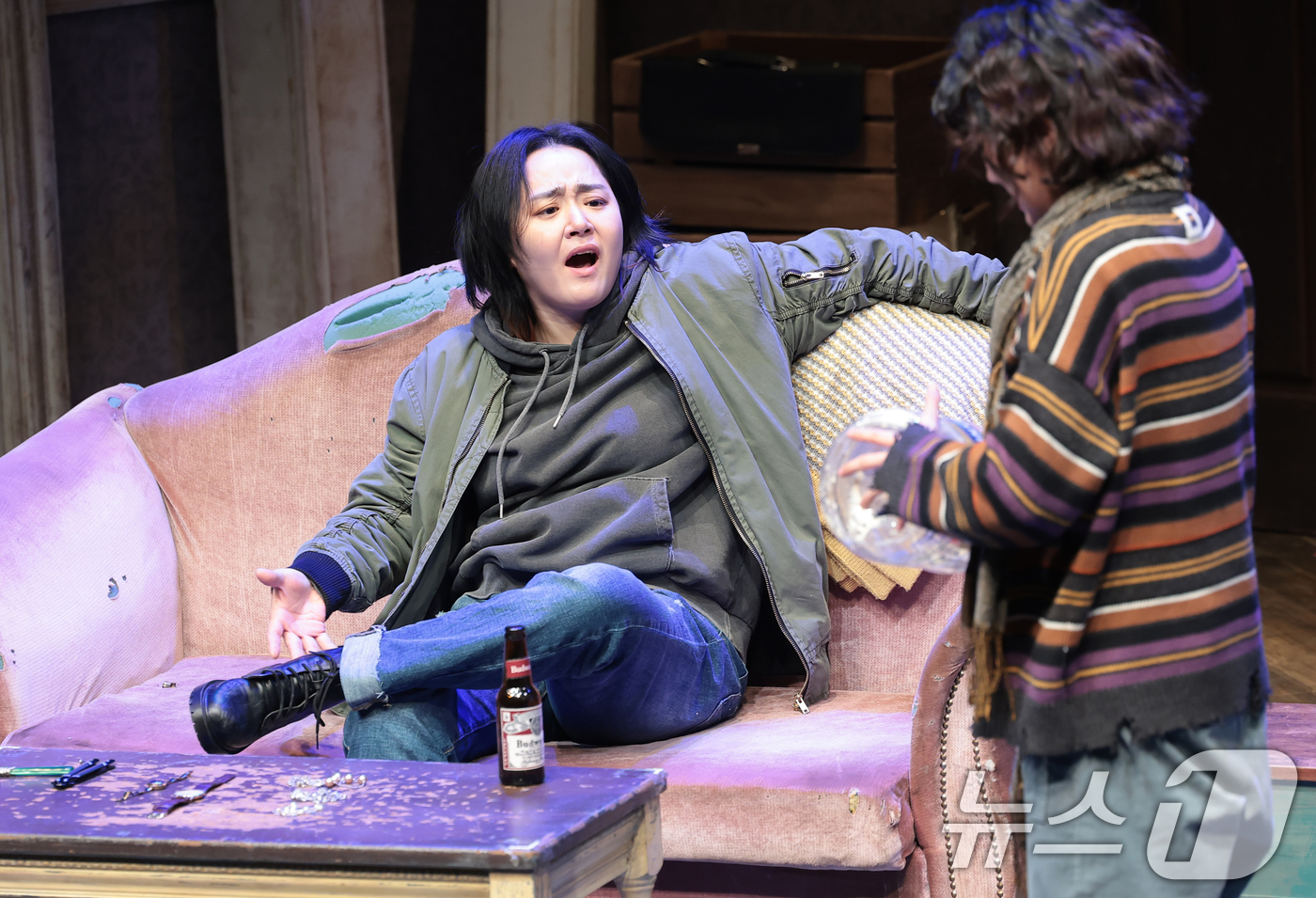 (서울=뉴스1) 권현진 기자 = 배우 문근영이 19일 서울 종로구 대학로 티오엠에서 열린 연극 ‘오펀스’ 프레스콜에서 열연을 펼치고 있다. 2026.3.19/뉴스1