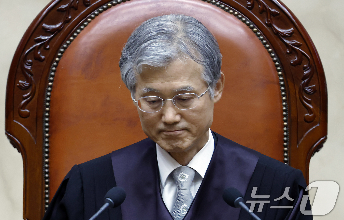 (서울=뉴스1) 박정호 기자 = 조희대 대법원장이 19일 오후 서울 서초구 대법원 대법정에서 열린 모해위증 관련 전원합의체 선고를 위해 착석해 있다.  2026.3.19/뉴스1