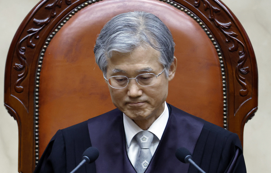 전원합의체 선고 나선 조희대 대법원장