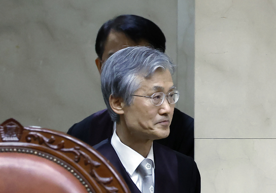 대법정 들어선 조희대 대법원장