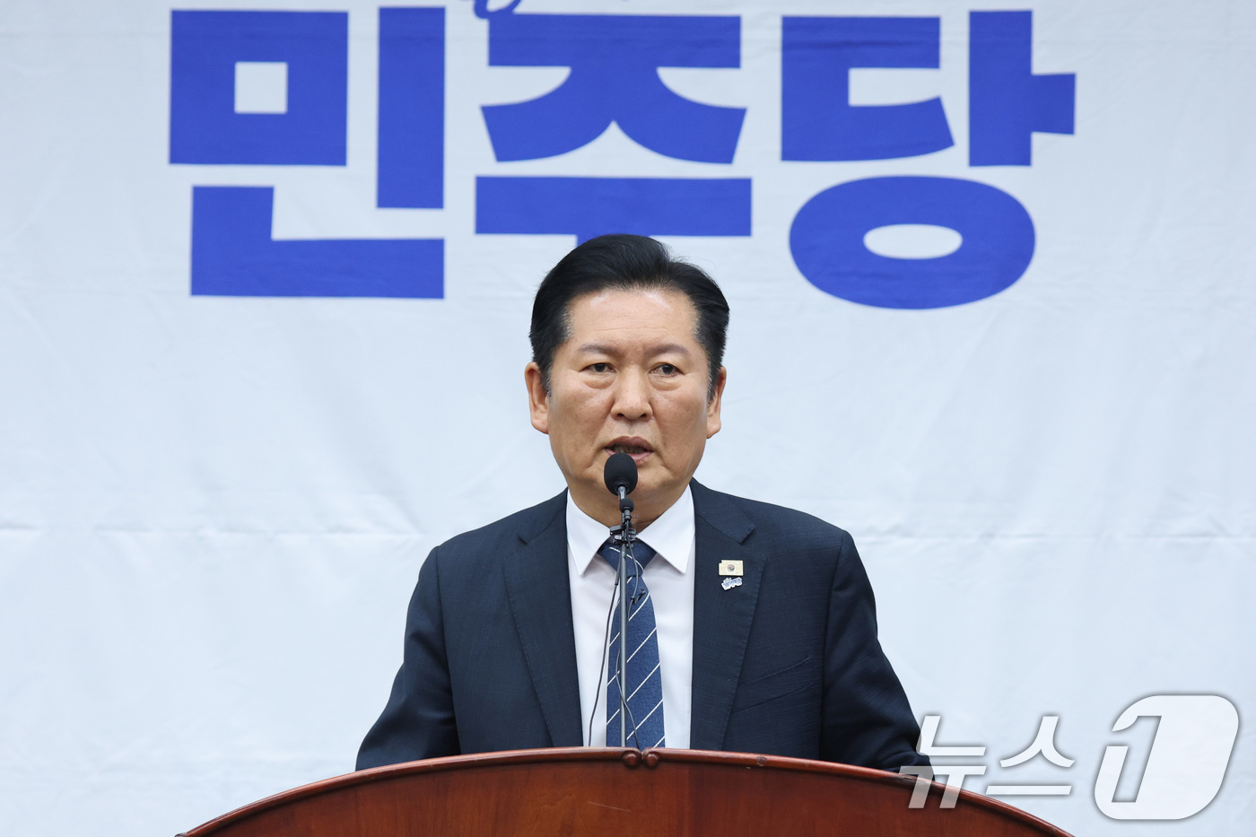 (서울=뉴스1) 신웅수 기자 = 정청래 더불어민주당 대표가 19일 서울 여의도 국회에서 열린 의원총회에서 발언하고 있다. 2026.3.19/뉴스1