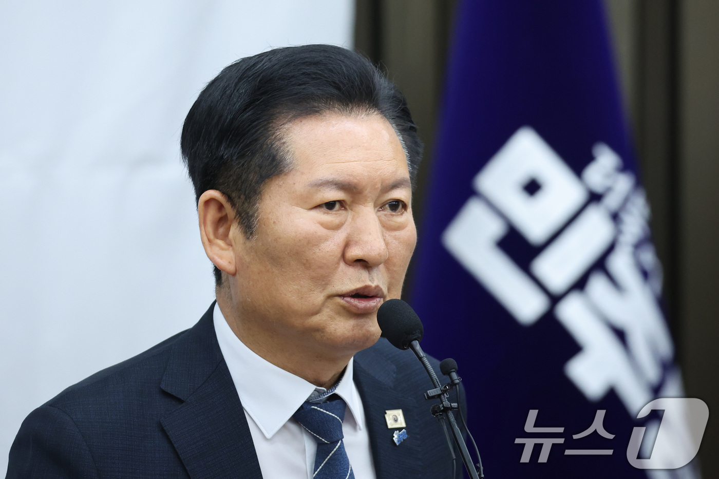 (서울=뉴스1) 신웅수 기자 = 정청래 더불어민주당 대표가 19일 서울 여의도 국회에서 열린 의원총회에서 발언하고 있다. 2026.3.19/뉴스1