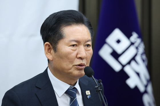 의원총회 주재하는 정청래 대표