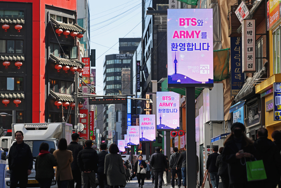 “BTS 특수 잡아라!” 보랏빛으로 물든 명동