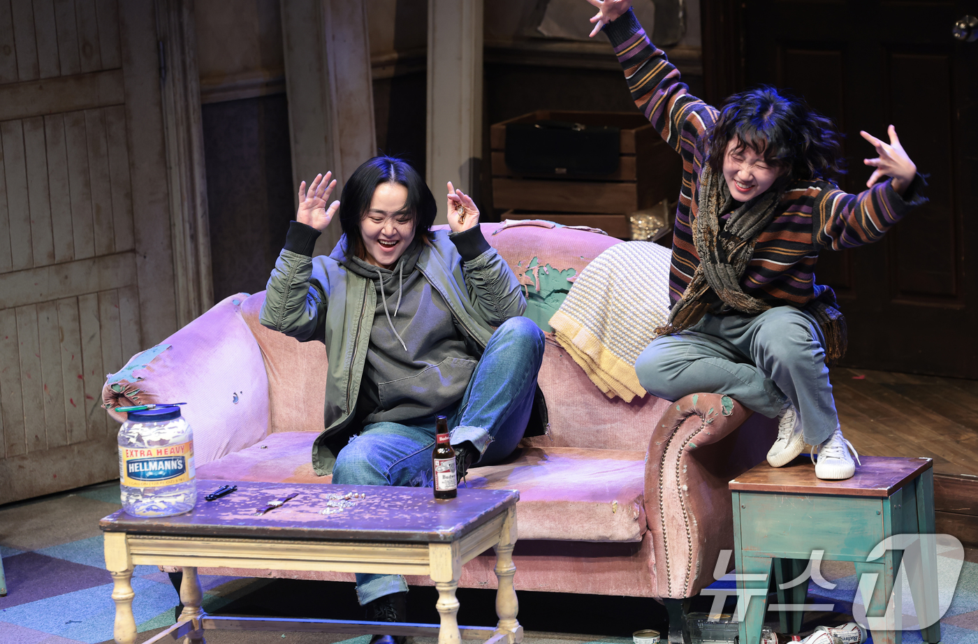 (서울=뉴스1) 권현진 기자 = 배우 문근영이 19일 서울 종로구 대학로 티오엠에서 열린 연극 ‘오펀스’ 프레스콜에서 열연을 펼치고 있다. 2026.3.19/뉴스1