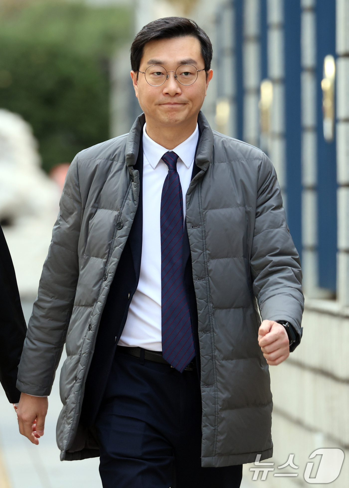 (서울=뉴스1) 김명섭 기자 = 장경태 더불어민주당 국회의원이 19일 오후 서울 종로구 서울경찰청에서 열린 성추행 의혹 수사심의위에 출석하고 있다. 2026.3.19/뉴스1