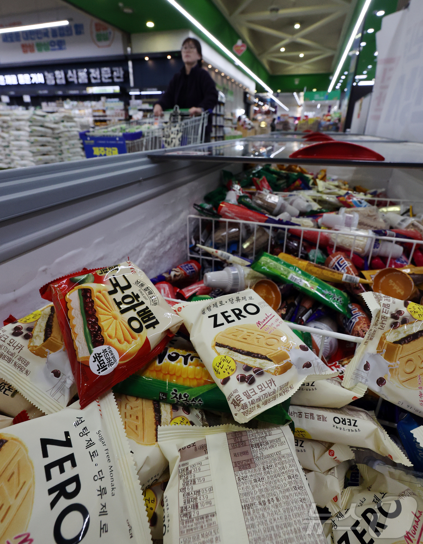 (서울=뉴스1) 김진환 기자 = 농림축산식품부는 19일 민생물가 특별관리 태스크포스(TF) 유통구조 점검팀 3차 회의를 열고 제과·양산빵·빙과 업체들이 소비자 부담 완화를 위해 4 …