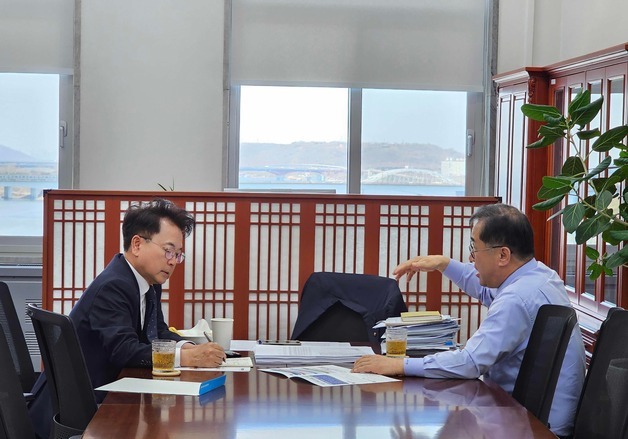 육동한 춘천시장, 맹성규 국토위원장과 은퇴자마을 논의