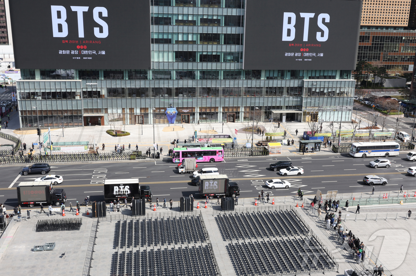 (서울=뉴스1) 최지환 기자 = 그룹 방탄소년단(BTS)의 광화문 공연을 앞둔 19일 서울 광화문광장에서 공연 준비작업이 이뤄지고 있다. (공동취재) 2026.3.19/뉴스1