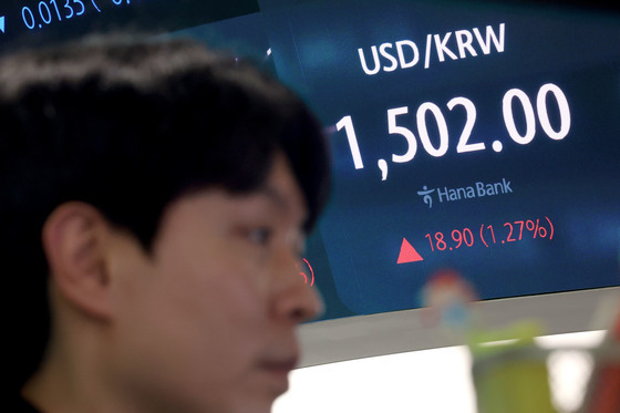 치솟는 환율, 1500 재돌파