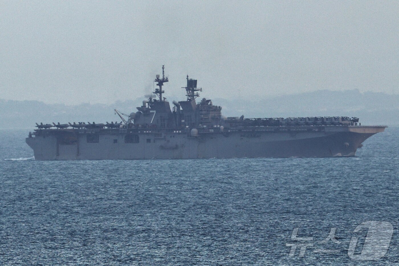 본문 이미지 - USS  트리폴리 상륙함ⓒ 로이터=뉴스1