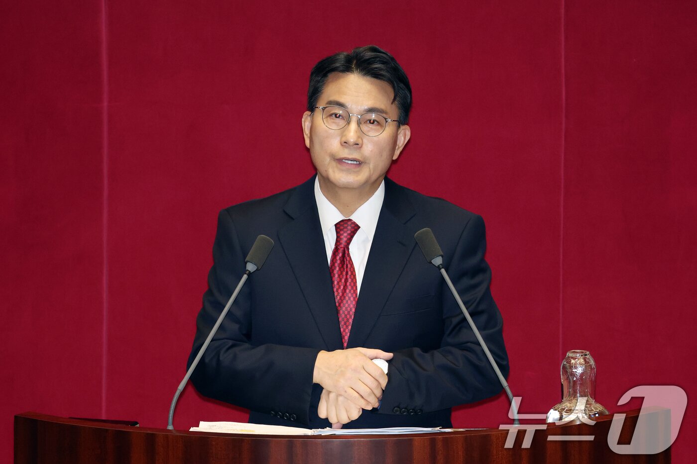 본문 이미지 - 19일 서울 여의도 국회에서 열린 제433회국회(임시회) 2차 본회의에서 윤상현 국민의힘 의원이 공소청법안(대안)에 대한 무제한토론(필리버스터)을 하고 있다. 2026.3.19 ⓒ 뉴스1 이승배 기자