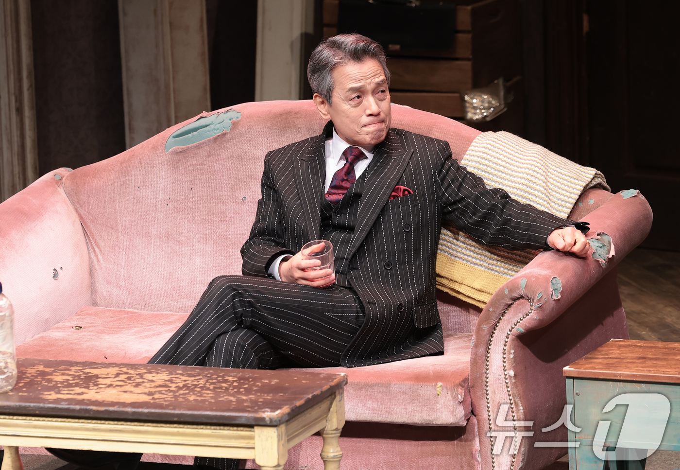 (서울=뉴스1) 권현진 기자 = 배우 박지일이 19일 서울 종로구 대학로 티오엠에서 열린 연극 ‘오펀스’ 프레스콜에서 열연을 펼치고 있다. 2026.3.19/뉴스1