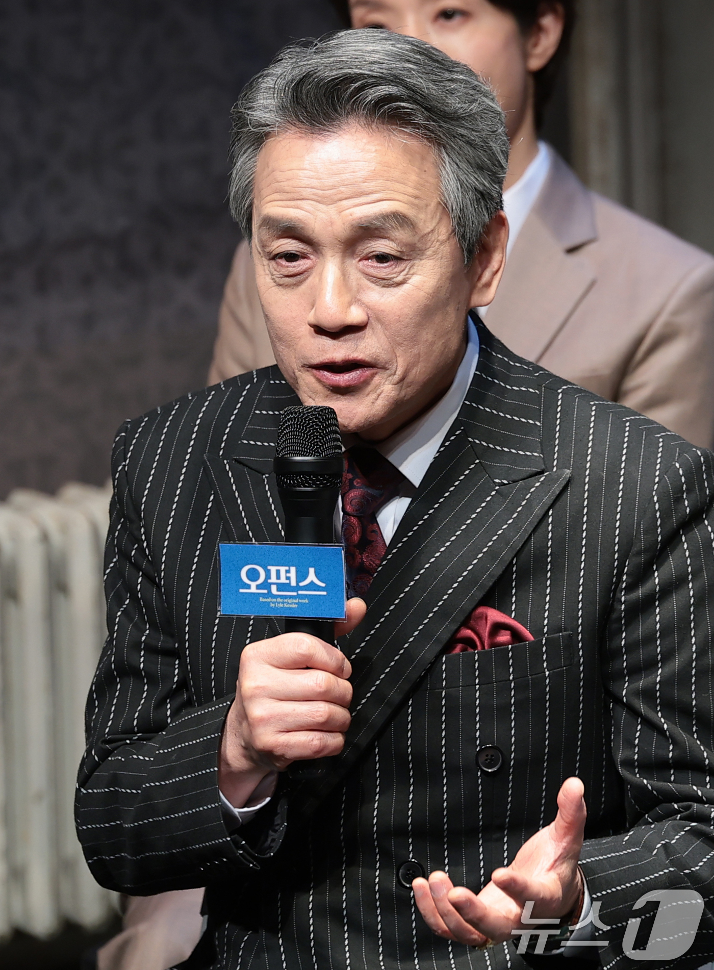 (서울=뉴스1) 권현진 기자 = 배우 박지일이 19일 서울 종로구 대학로 티오엠에서 열린 연극 ‘오펀스’ 프레스콜에서 인사말을 하고 있다. 2026.3.19/뉴스1