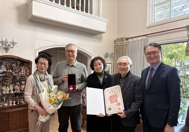 보훈부 서울청, 독립유공자 심상원 유족에 건국훈장 애족장 전달
