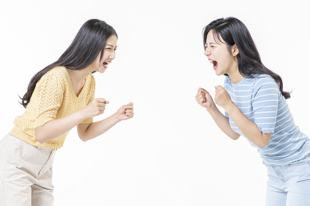 "시모 죽어라 고사 지낼까?"…단톡방 농담에 절친 강퇴시킨 '우정과 매정'