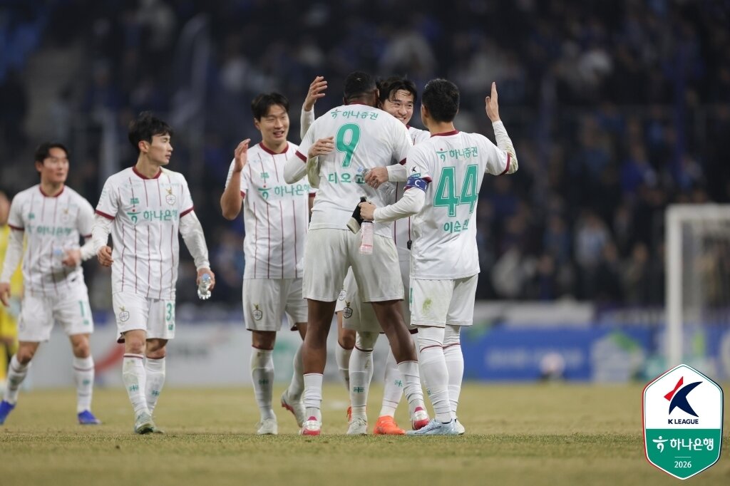 본문 이미지 - 올 시즌 강력한 우승후보로 꼽히는 대전하나시티즌도 3연속 무승부에 그치다 4라운드에서 첫 승을 거뒀다. (한국프로축구연맹 제공)