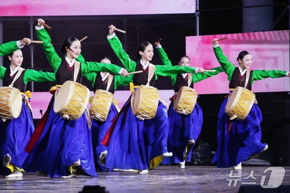 본문 이미지 - 밀양아리랑대축제가 오는 5월 7일 개막한다. 사진은 지난해 축제 모습.(밀양시 제공. 재판매 및 DB금지)