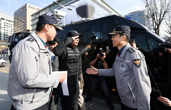 경찰특공대 격려하는 유재성 경찰청장 직무대행