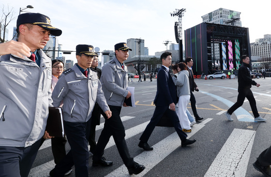 BTS 공연 D-1…병원들도 긴장, 광화문에 '달리는 중환자실' 둔다