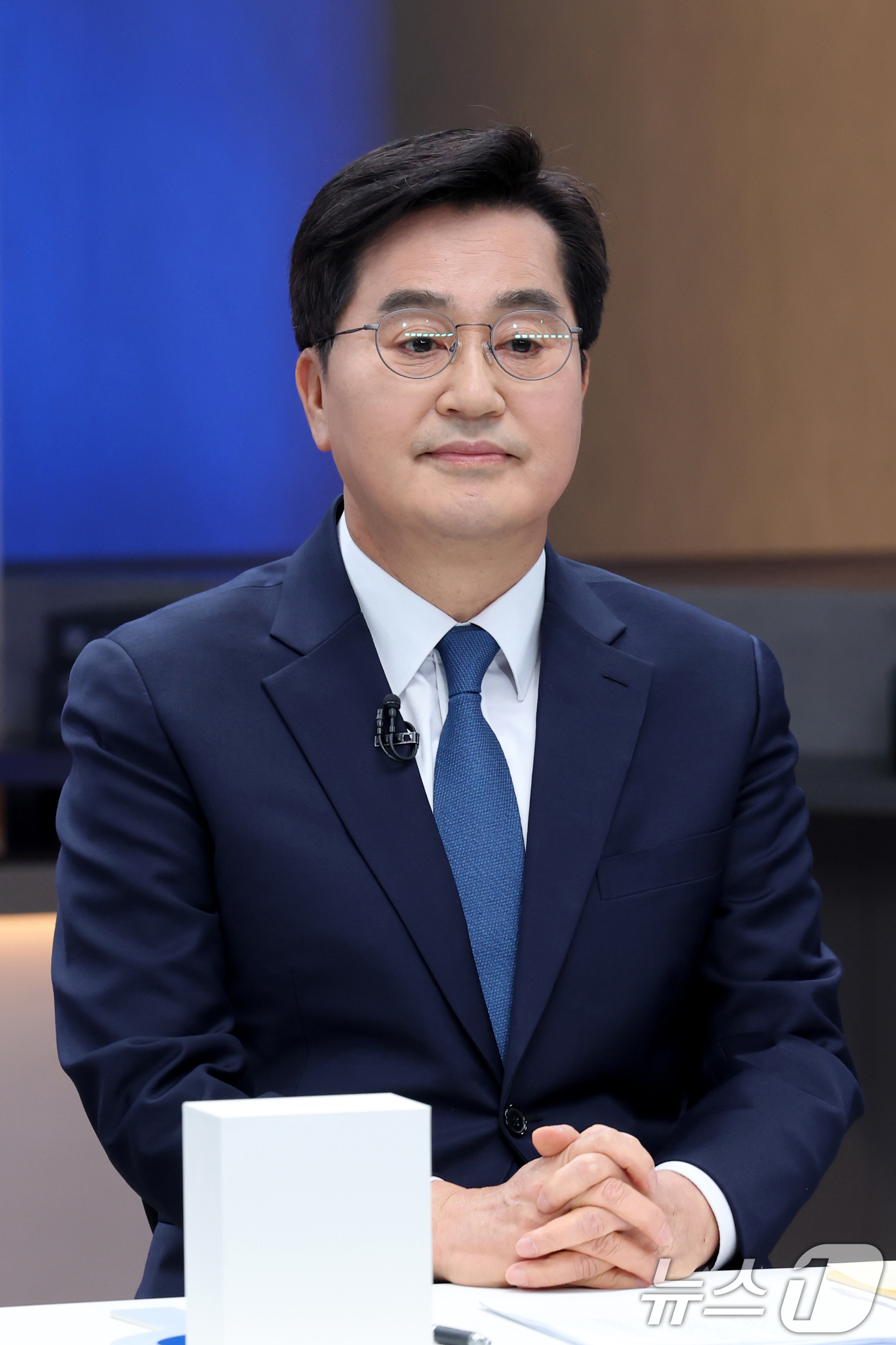 (서울=뉴스1) 국회사진기자단 = 김동연 경기도지사가 19일 서울 마포구 JTBC에서 열린 더불어민주당 경기도지사 예비경선 합동토론회에 자리하고 있다. 2026.3.19/뉴스1