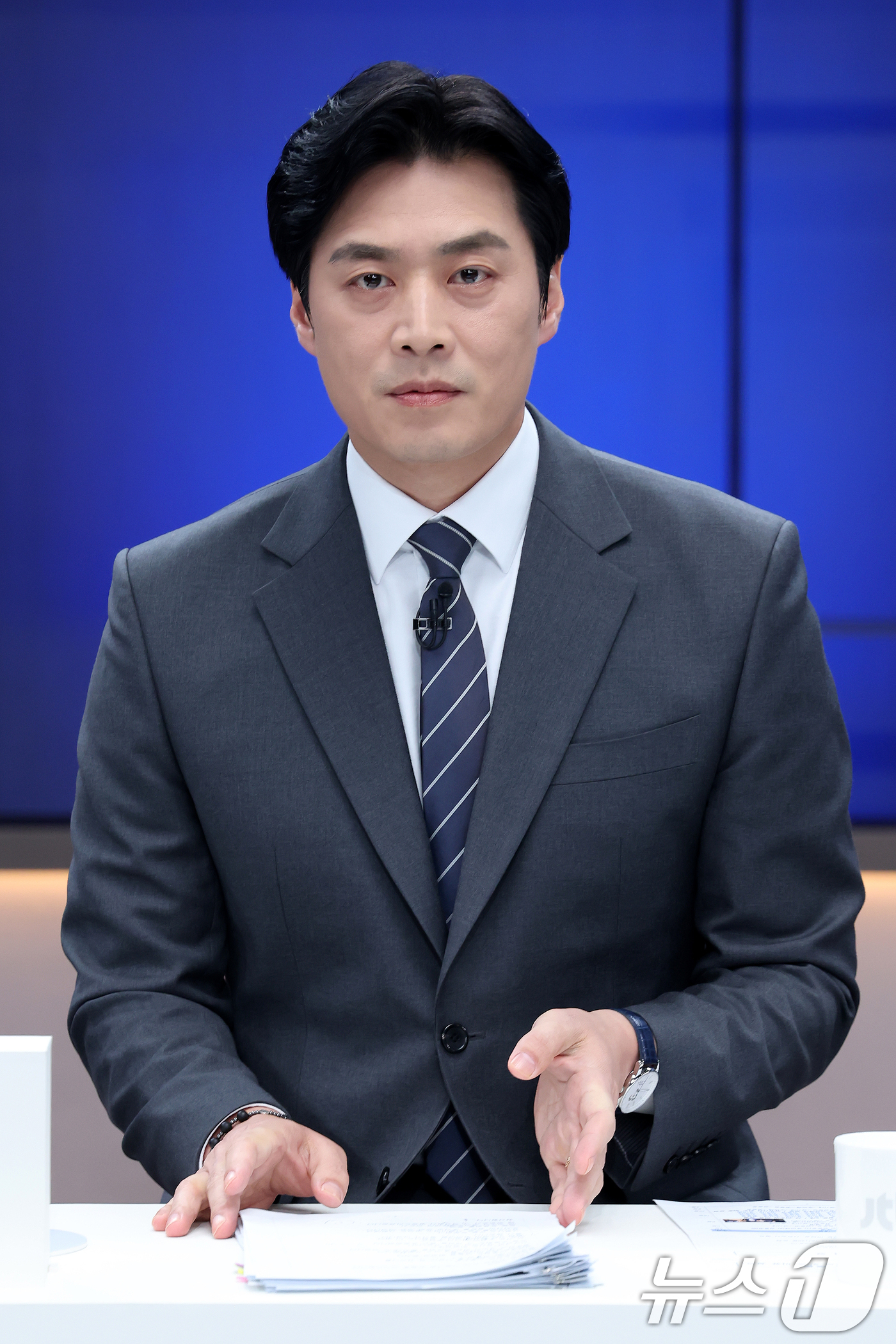 (서울=뉴스1) 국회사진기자단 = 한준호 더불어민주당 의원이 19일 서울 마포구 JTBC에서 열린 더불어민주당 경기도지사 예비경선 합동토론회에 자리하고 있다. 2026.3.19/뉴 …