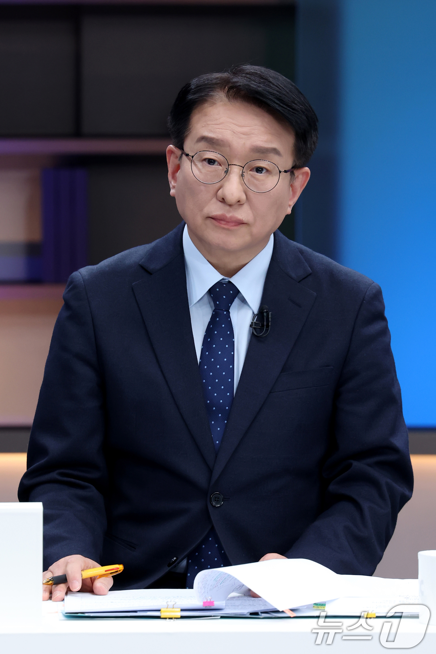 (서울=뉴스1) 국회사진기자단 = 권칠승 더불어민주당 의원이 19일 서울 마포구 JTBC에서 열린 더불어민주당 경기도지사 예비경선 합동토론회에 자리하고 있다. 2026.3.19/뉴 …