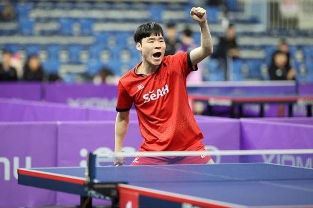 장우진, 프로탁구리그 8강 진출…조대성 3-0 완파