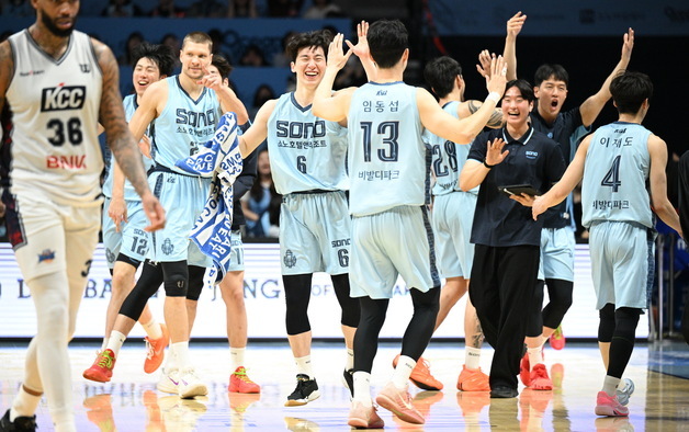 프로농구 소노, 파죽의 8연승…KCC 꺾고 단독 5위 도약