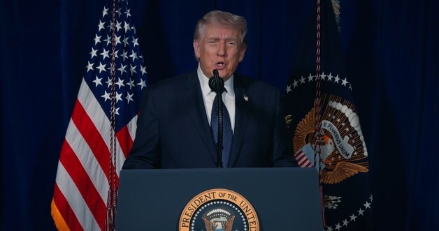 [속보]트럼프 "이란 혁명수비대·방공망·선박 9척 등 수백 개 목표물 타격"